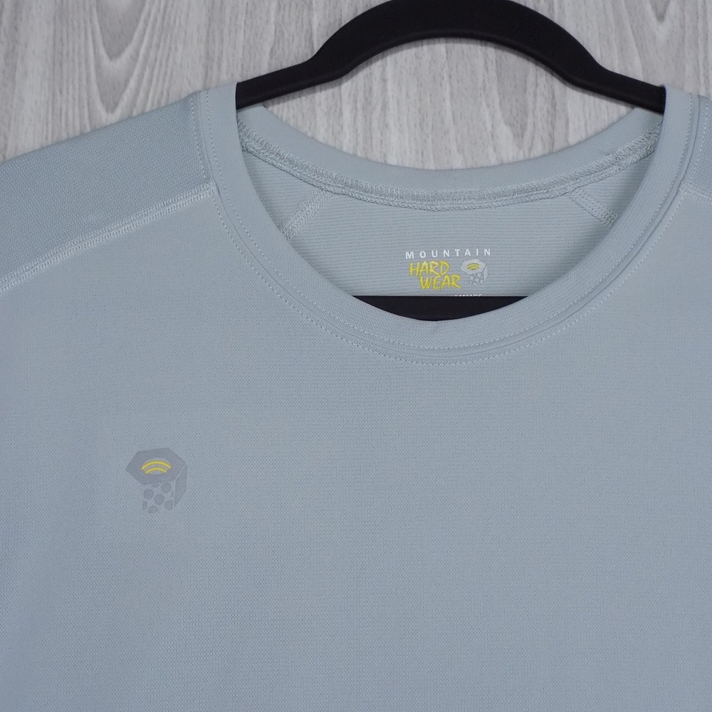 Mountain Hardwear T-Shirt Mens XL Light Blue Gray Activewear Performance EUC